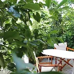 아파트 Antelia Homes *